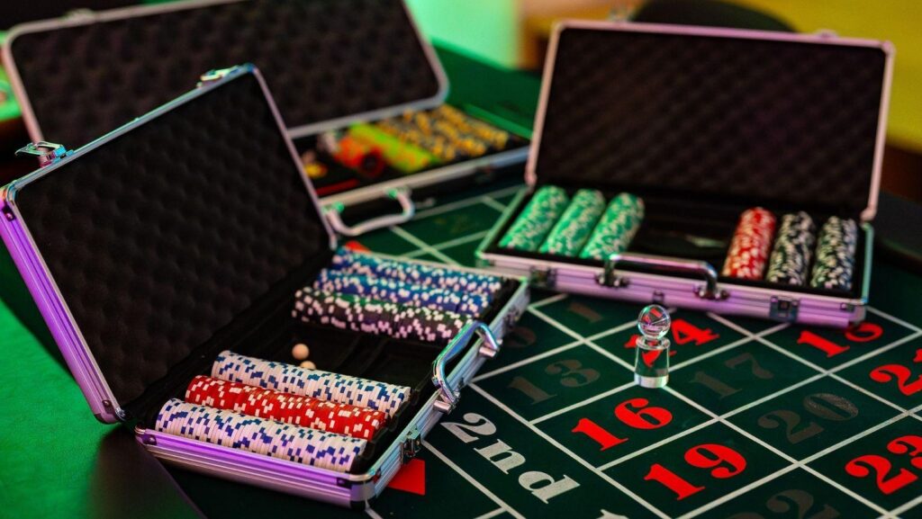 Discover casino games with the lowest deposit thresholds, including slots and roulette, and learn which options stretch a small bankroll further.